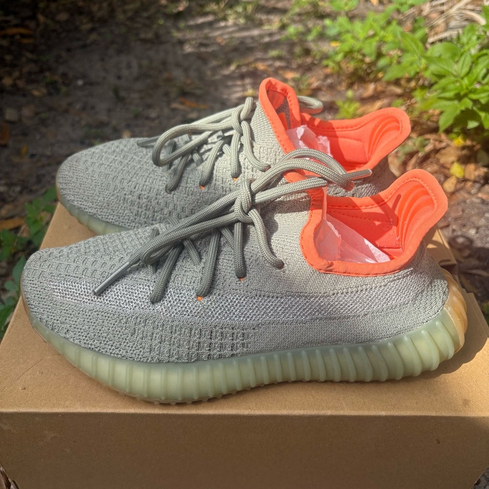 Yeezy Boost 350 V2 in "Desert Sage" - Picture 2 of 4